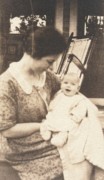 1923-06 3 Doris & Diane (3.5 months).jpg