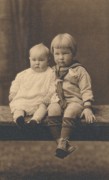 1924-02 Diane Ostrom Perry (1 year) & John Beecher Perry II (3.5 years).jpg