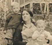 1924-09~ Jack, Gram (Liz) & Diane.jpg
