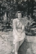 1940-06-06 2 Louise 'Cheezie' Cheever, HS graduation rehearsal, Wellesley College.jpg