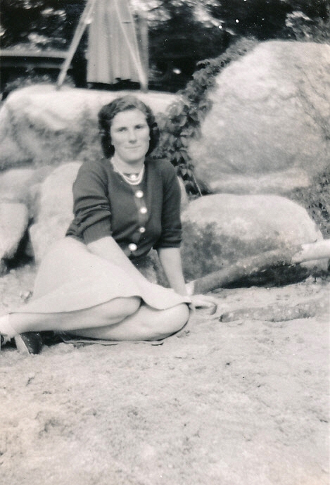 1940-09-02~ 7 Ann Power, Labor Day Weekend, Lake Onway NH.jpg