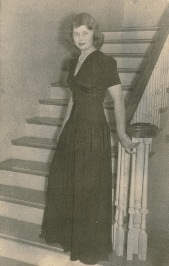 1941~ Diane, Colby Jr College, New London NH.jpg
