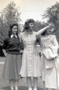 1941-06-07 06 Anne, Peggy & Diane, Wellesley Hills MA.jpg