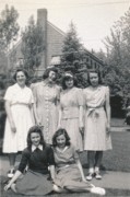 1941-06-07 07 (r) Edie Hunter, Peggy, Diane, Barbara 'Crow' Crowther, (f) Anne MacNeil, Nancy 'Lee' Oyler; Wellesley Hills MA.jpg