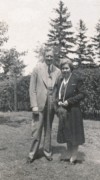 1943-06-14 3 HBP & Doris, Colby Jr College, New London NH.jpg