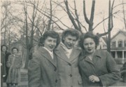 1943-10~ Dorm friends & Diane, hair curled for one day, Ann Arbor MI.jpg
