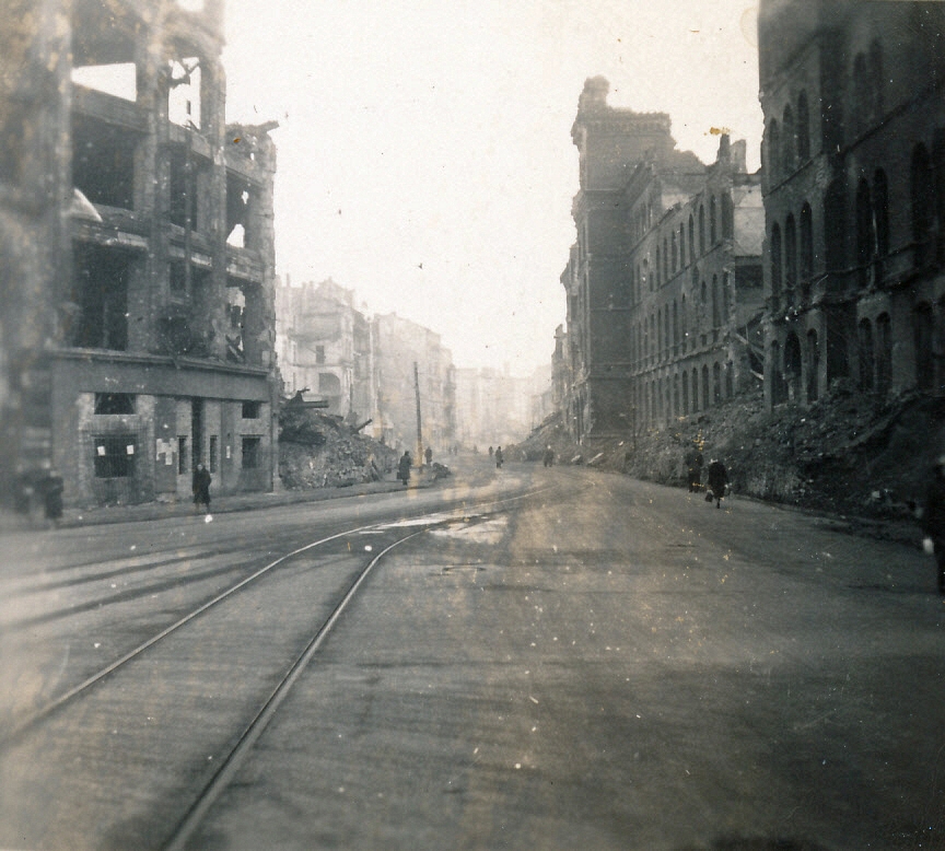 1945-12-25 1 Damage - Russian zone, Berlin.jpg
