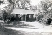 1954-07-11 Doris & Ped's house in the country, Weare NH.jpg