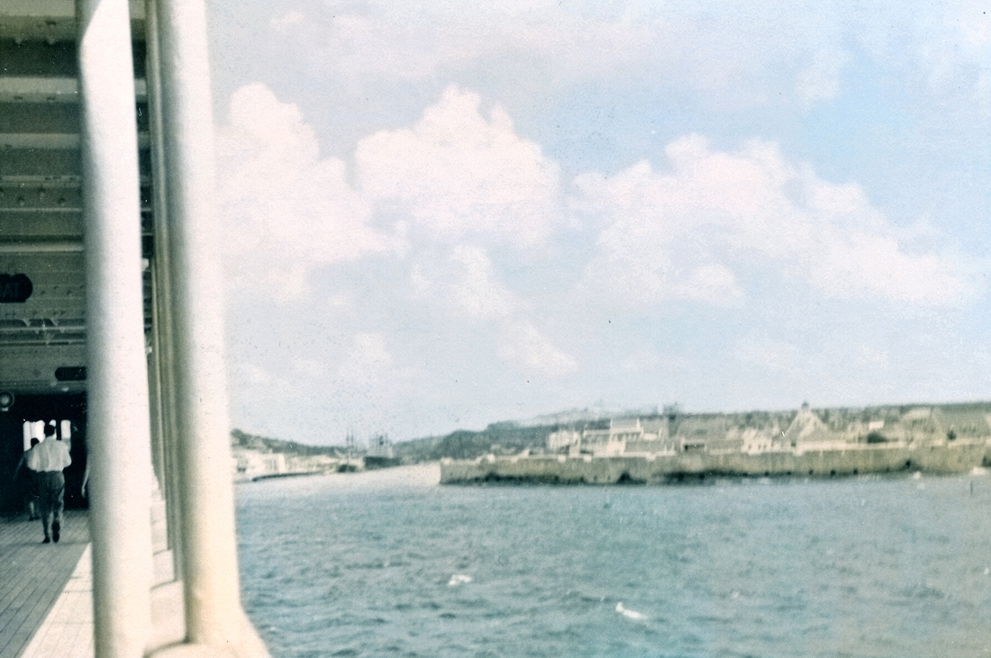 1954-10-05 12 Fort & dutch-style houses, entrance to Wilhelmstad harbor, Curacao NA.jpg