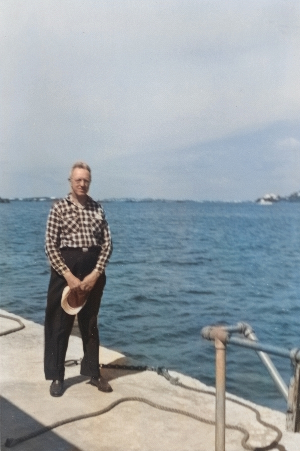 1956-09 19 HBP, waiting for the ferry to Hamilton, Bermuda.jpg