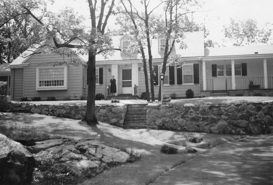 1959-06-21 Liz Perry, 26 Driftwood Lane, Weston MA.jpg