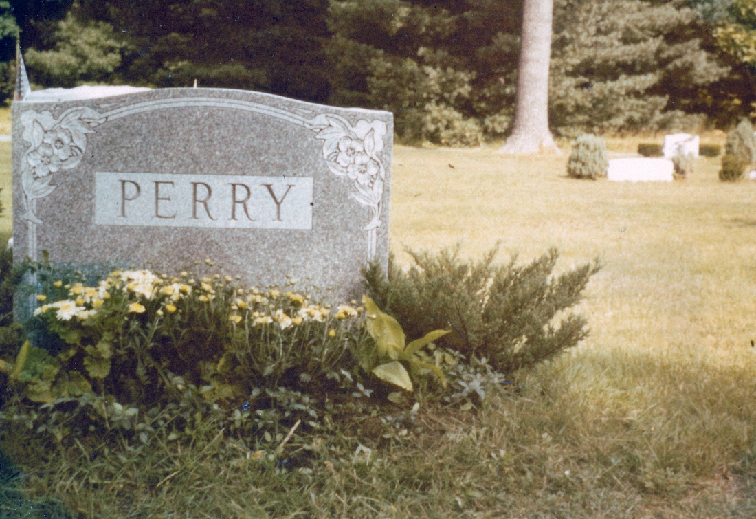 1962 1 Perry grave site, Linwood Cemetery, Weston MA.jpg