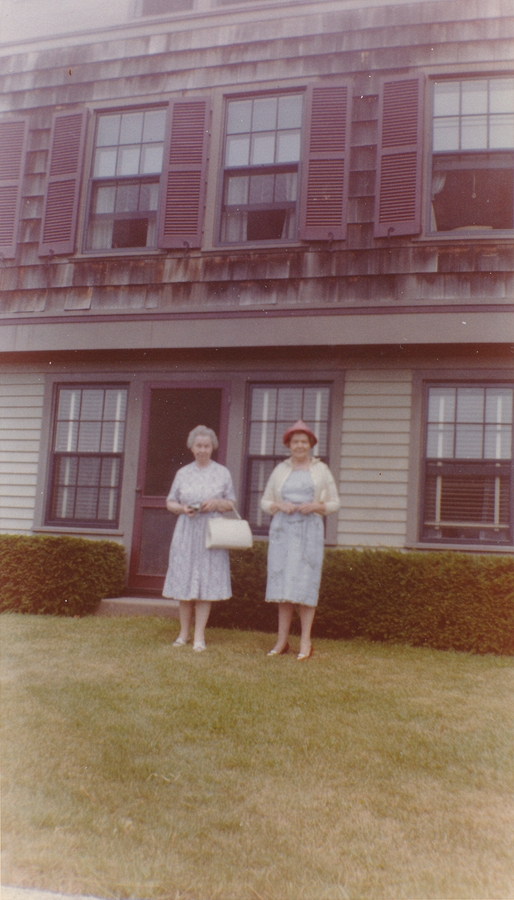 1963-09 3 Doris & Mrs Deford~, Weekapaug Inn RI.jpg