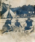 1902~ Liz, Ped & John Perry at the beach.jpg