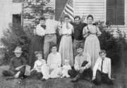 1907-07-04 1 (r) Mabel & Harry Perry, Mrs & Win Beardsley, Liz Perry; (f) Carl Fulton; Doris, Bess, Betty & Walt Frisbie; Ped Perry; Oxford CT.jpg
