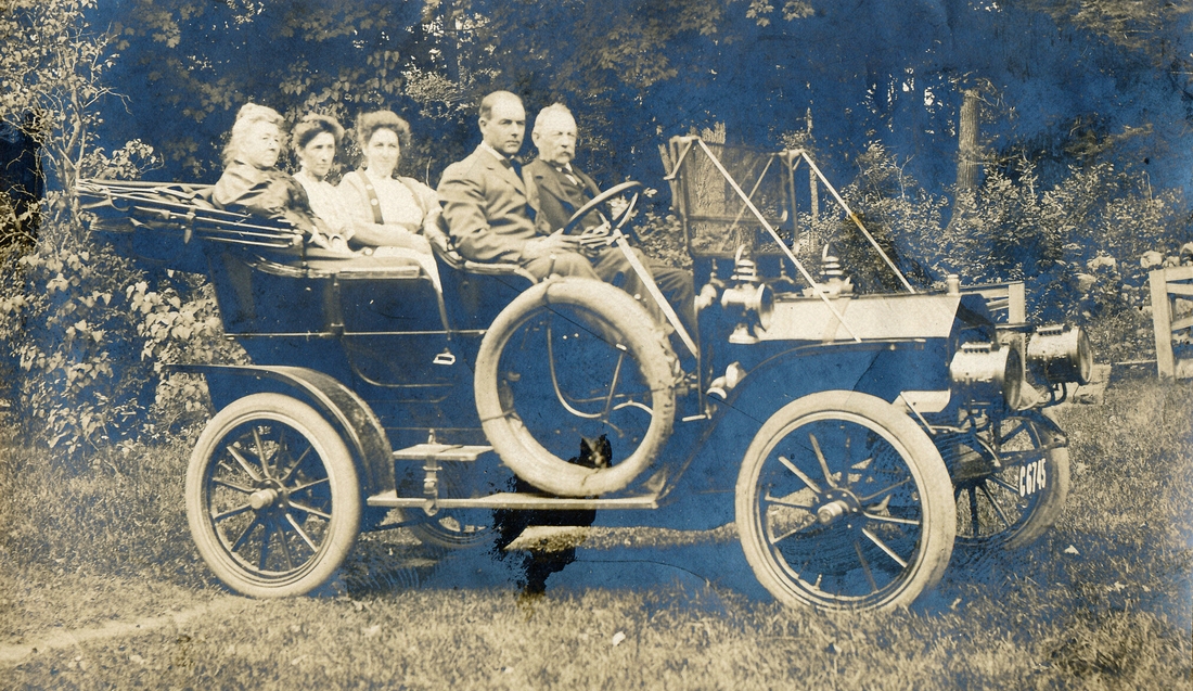 1909-08~ 3 Mrs Brooks, Louise, Liz, John & Mr Brooks.jpg