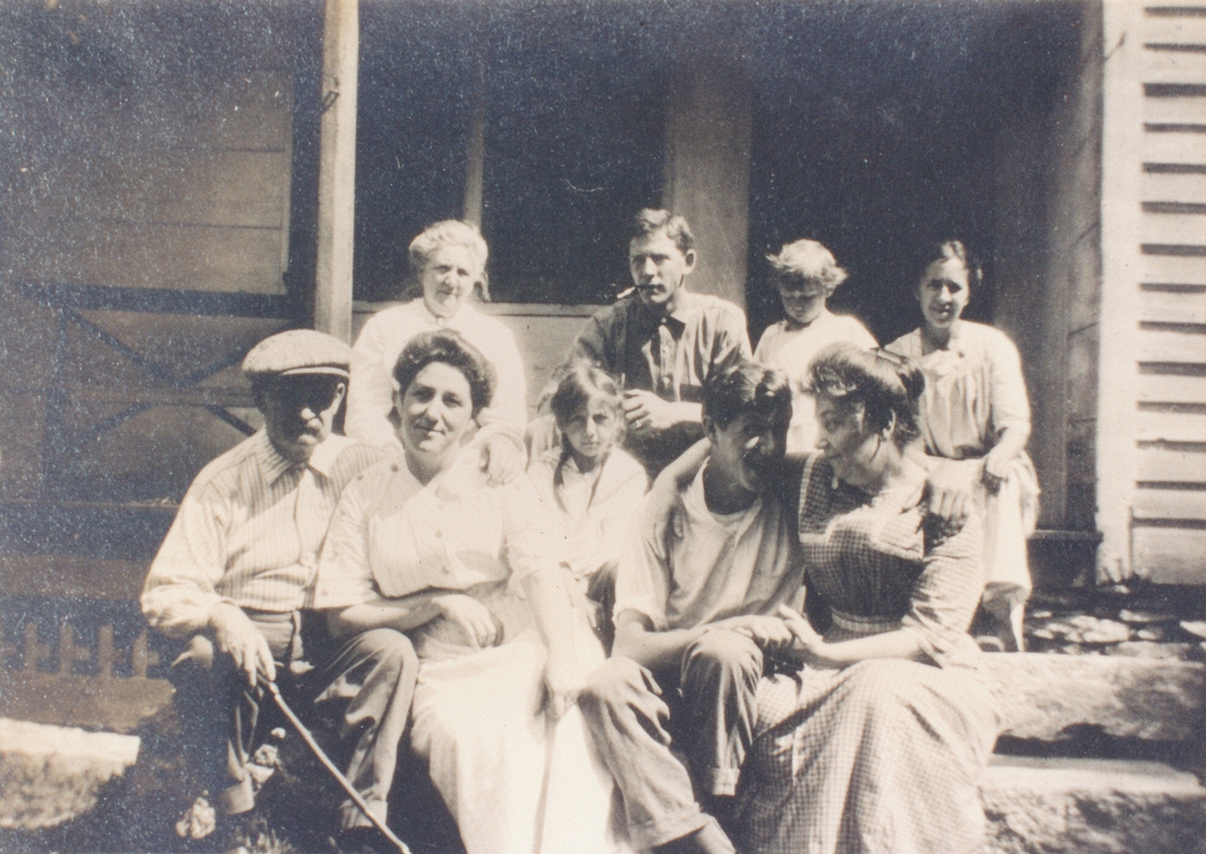 1910~ (f) Uncle Martin, Liz, Ped, Aunt Annie; (r) Alice, Doris, Walt, Betty & Bess Frisbie.jpg
