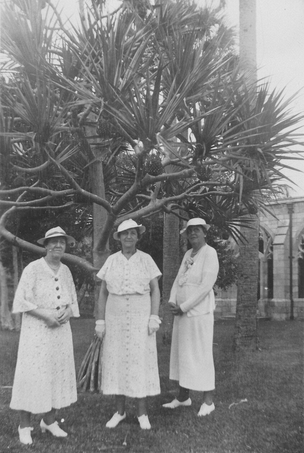 1937-02 Katie Johnson, Liz Perry & Nina Williams.jpg