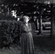 1961-10-09 2 HBD Liz Perry (90); Phillips House, South Natick MA.jpg