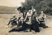 1914 1 Cookout at Connecticut River (Doris at right).jpg