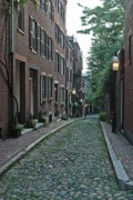 2005-07-16 4 Acorn Street, Beacon Hill (from Haggerty building).jpg