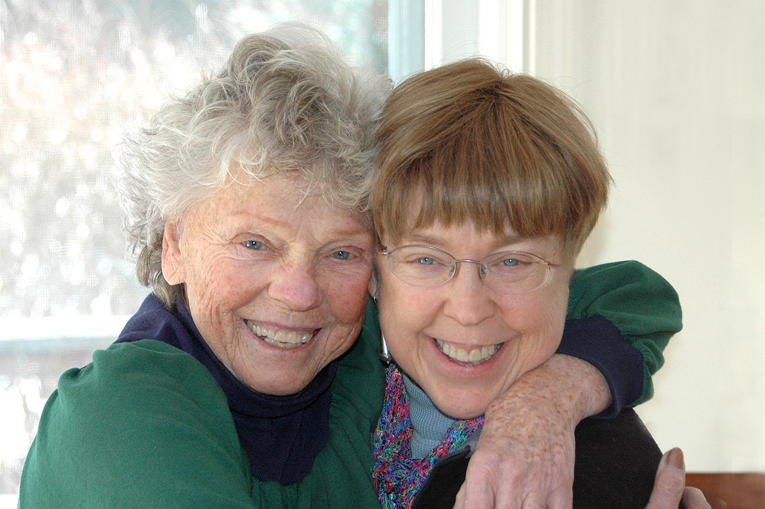 2007-01-30 Mom and Karen, Williamstown.jpg