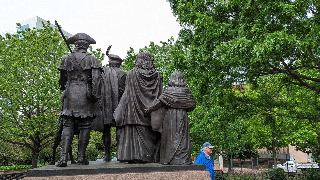 2023-05-09 107 Monument to Scottish Immigrants by Terry Jones (2011), Philadelphia.jpg