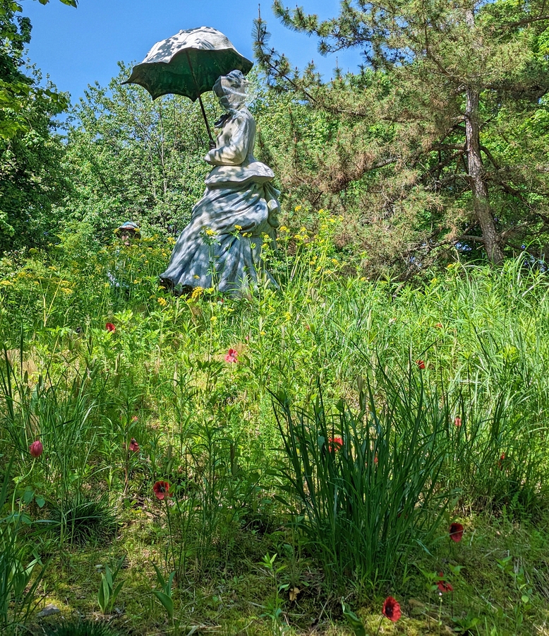 2023-05-10 058 On Poppied Hill (1999), Seward Johnson; Grounds for Sculpture, Hamilton NJ.jpg