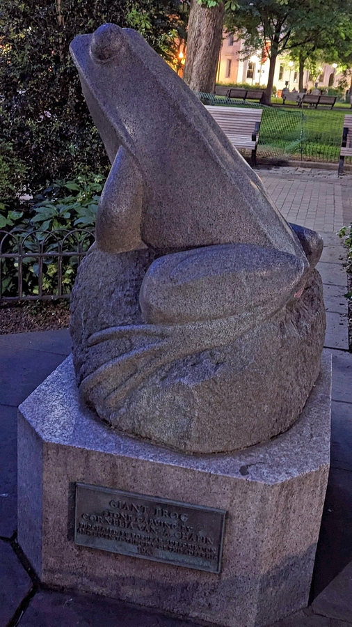 2023-05-10 425 Giant Frog, Cornelia van A Chapin; Rittenhouse Square, Philadelphia PA.jpg