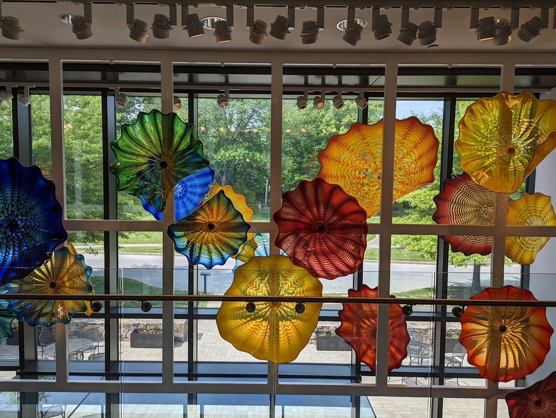 2023-05-11 s576 Persian Window (blown glass, 1999-2000), Dale Chihuly; Delaware Museum of Art.jpg